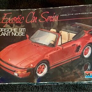 Monogram Porsche 911 Slant Nose 1:24 Model Kit #2788